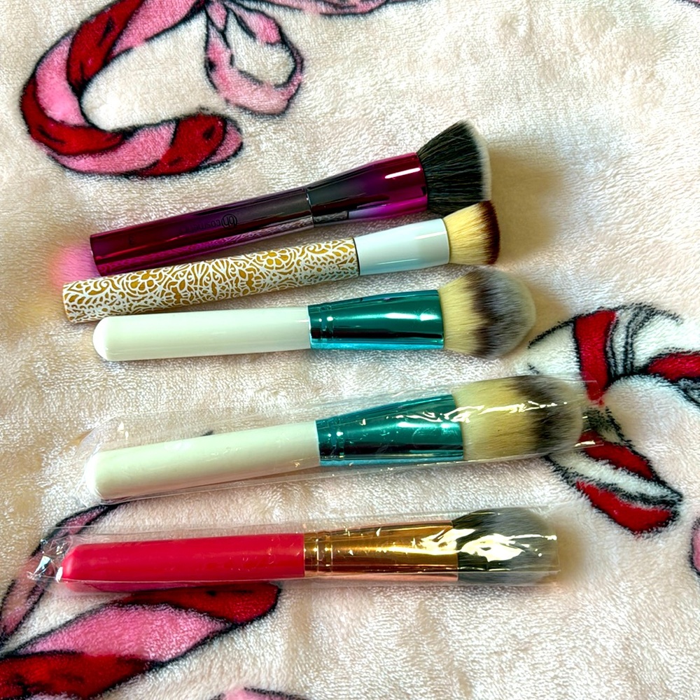 5 face brushes